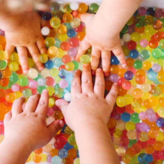 MESSY PLAY COLOR BEANS